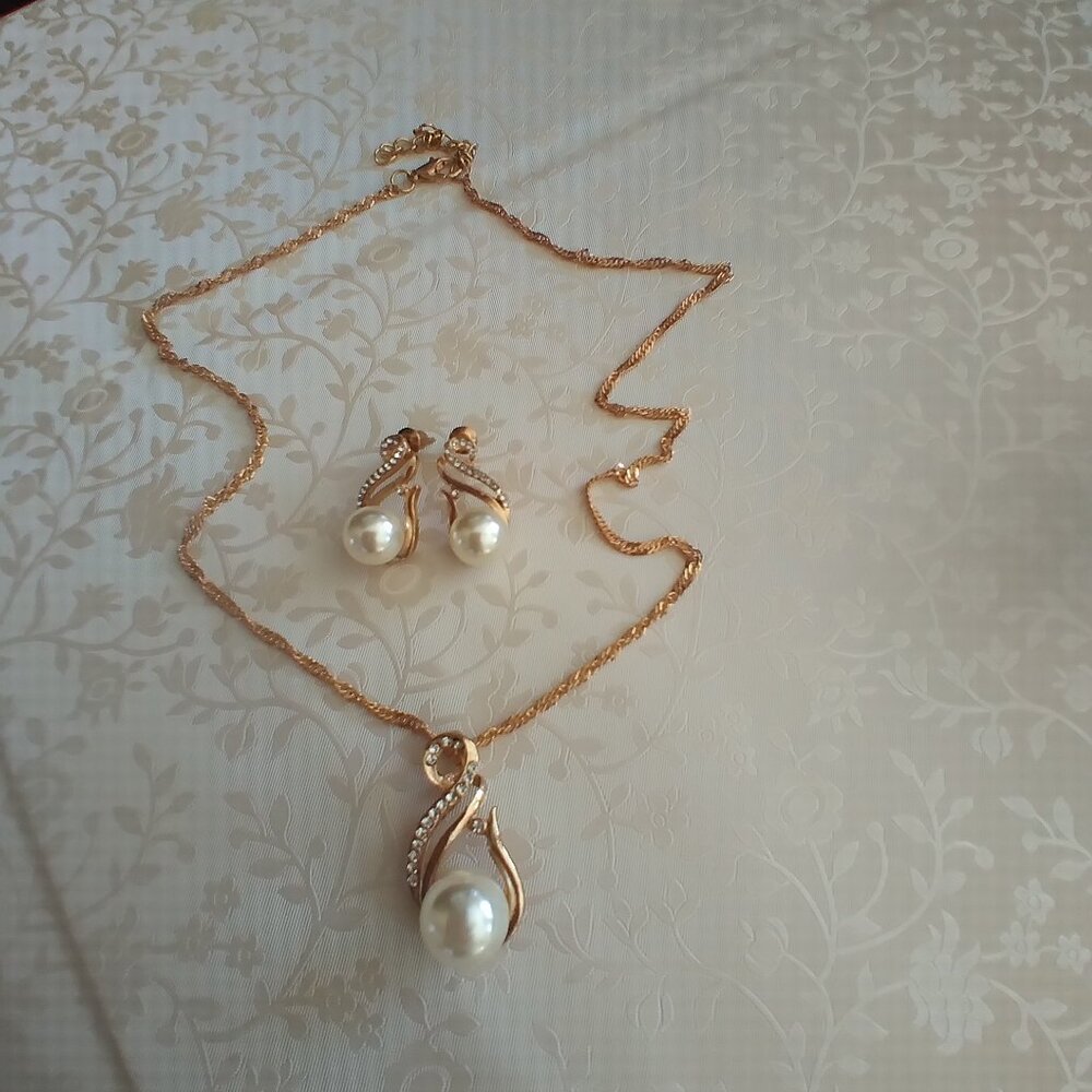 Elegant Classy Necklace & Earrings, Made in Europe plus Gold Bag as a free gift